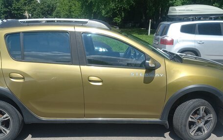 Renault Sandero II рестайлинг, 2015 год, 700 000 рублей, 2 фотография