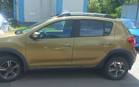 Renault Sandero II рестайлинг, 2015 год, 700 000 рублей, 3 фотография