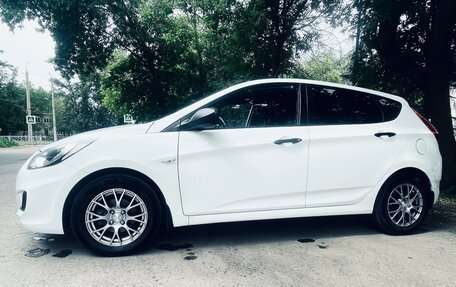 Hyundai Solaris II рестайлинг, 2013 год, 1 200 000 рублей, 2 фотография