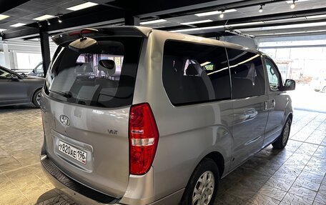 Hyundai Grand Starex Grand Starex I рестайлинг 2, 2015 год, 1 350 000 рублей, 3 фотография