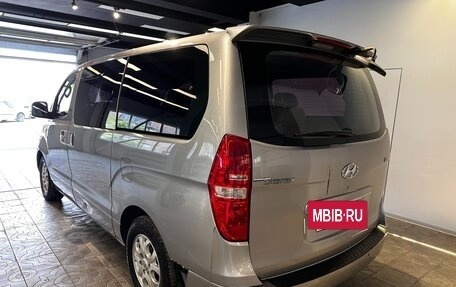 Hyundai Grand Starex Grand Starex I рестайлинг 2, 2015 год, 1 350 000 рублей, 4 фотография