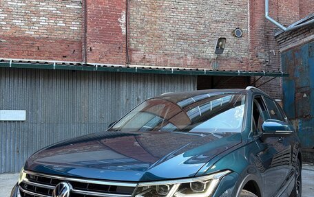 Volkswagen Tiguan II, 2021 год, 4 290 000 рублей, 1 фотография