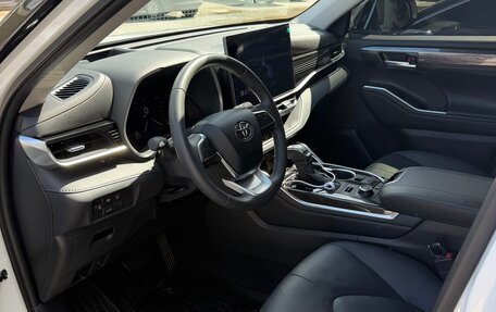 Toyota Highlander, 2025 год, 5 000 000 рублей, 6 фотография