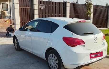 Opel Astra J, 2014 год, 870 000 рублей, 3 фотография