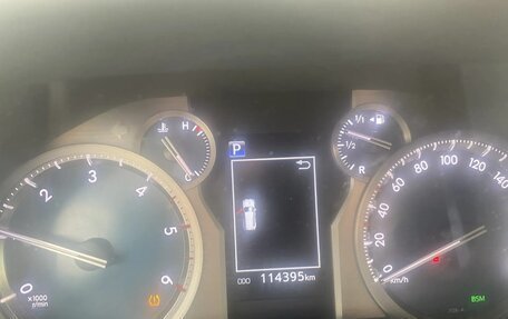 Toyota Land Cruiser Prado 150 рестайлинг 2, 2020 год, 5 800 000 рублей, 7 фотография
