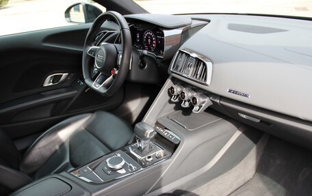 Audi R8, 2019 год, 15 500 000 рублей, 25 фотография