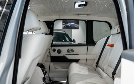 Rolls-Royce Cullinan, 2024 год, 37 000 000 рублей, 13 фотография