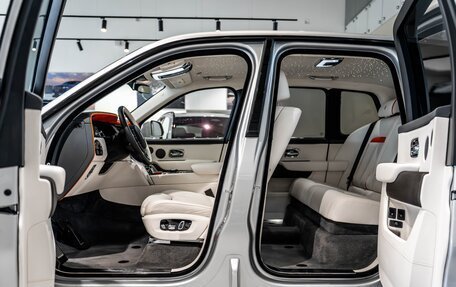Rolls-Royce Cullinan, 2024 год, 37 000 000 рублей, 12 фотография
