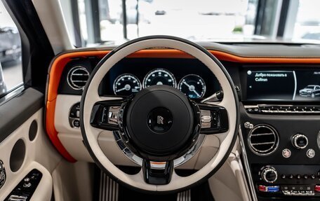 Rolls-Royce Cullinan, 2024 год, 37 000 000 рублей, 17 фотография