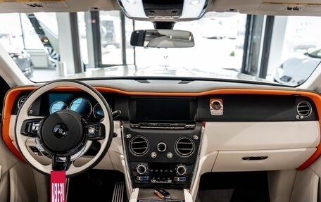 Rolls-Royce Cullinan, 2024 год, 37 000 000 рублей, 18 фотография