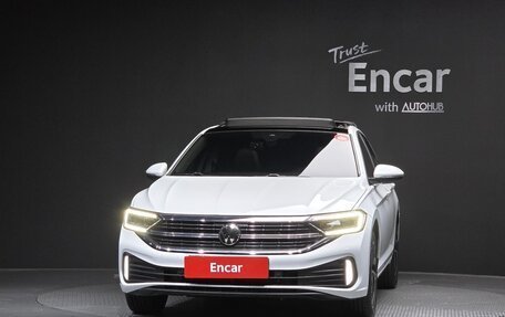 Volkswagen Jetta VII, 2023 год, 1 740 000 рублей, 2 фотография