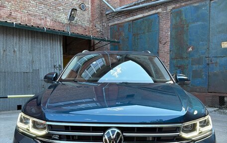Volkswagen Tiguan II, 2021 год, 4 290 000 рублей, 2 фотография