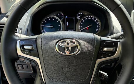 Toyota Land Cruiser Prado 150 рестайлинг 2, 2018 год, 4 750 000 рублей, 7 фотография