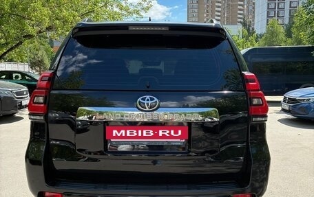 Toyota Land Cruiser Prado 150 рестайлинг 2, 2018 год, 4 750 000 рублей, 3 фотография