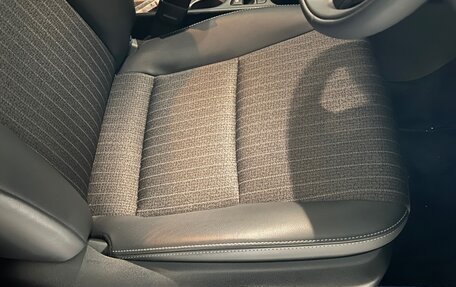 Toyota Yaris Cross, 2023 год, 1 620 000 рублей, 38 фотография