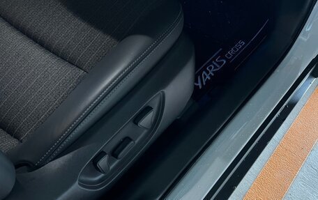 Toyota Yaris Cross, 2023 год, 1 620 000 рублей, 39 фотография