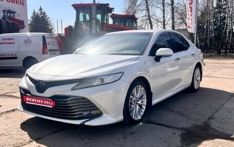 Toyota Camry, 2018 год, 2 520 000 рублей, 2 фотография
