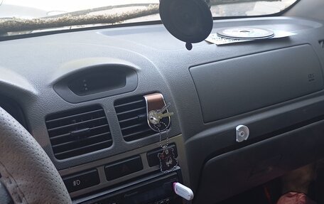 KIA Rio II, 2004 год, 70 000 рублей, 23 фотография