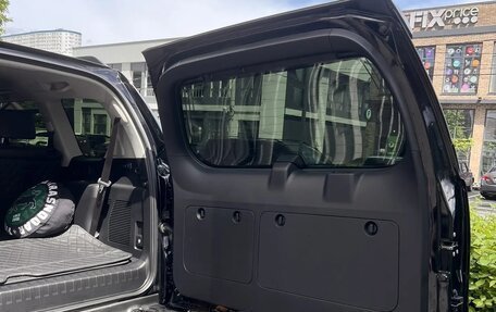 Toyota Land Cruiser Prado 150 рестайлинг 2, 2022 год, 6 600 000 рублей, 8 фотография