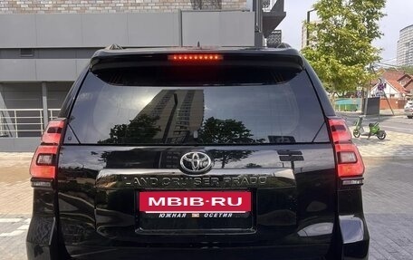 Toyota Land Cruiser Prado 150 рестайлинг 2, 2022 год, 6 600 000 рублей, 7 фотография