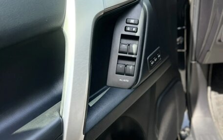 Toyota Land Cruiser Prado 150 рестайлинг 2, 2022 год, 6 600 000 рублей, 13 фотография