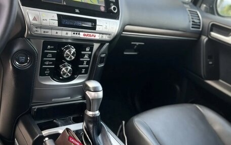 Toyota Land Cruiser Prado 150 рестайлинг 2, 2022 год, 6 600 000 рублей, 12 фотография