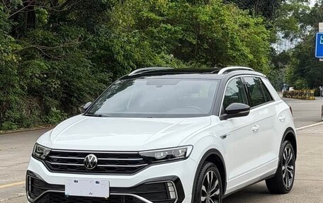Volkswagen T-Roc I, 2023 год, 1 920 000 рублей, 1 фотография