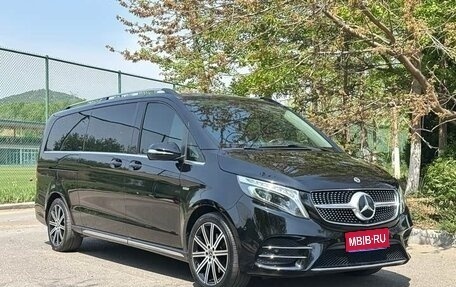 Mercedes-Benz V-Класс, 2023 год, 5 690 000 рублей, 1 фотография