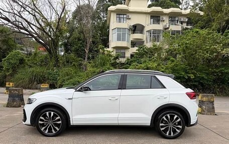 Volkswagen T-Roc I, 2023 год, 1 920 000 рублей, 3 фотография