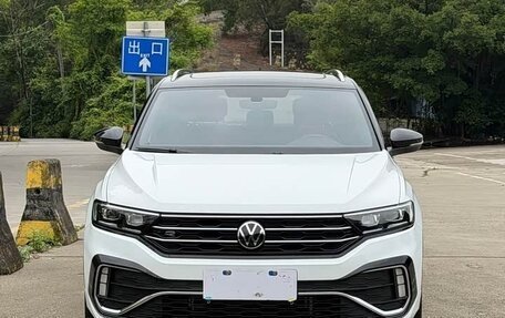 Volkswagen T-Roc I, 2023 год, 1 920 000 рублей, 2 фотография