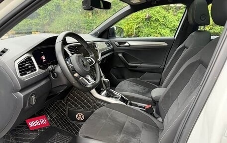Volkswagen T-Roc I, 2023 год, 1 920 000 рублей, 7 фотография