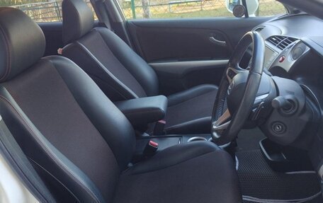 Honda Stream II, 2010 год, 1 300 000 рублей, 23 фотография