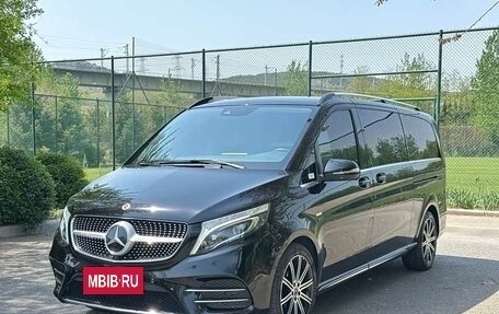Mercedes-Benz V-Класс, 2023 год, 5 690 000 рублей, 3 фотография