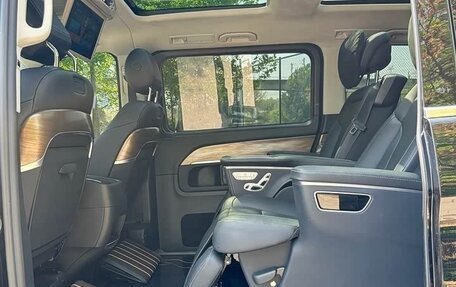 Mercedes-Benz V-Класс, 2023 год, 5 690 000 рублей, 10 фотография