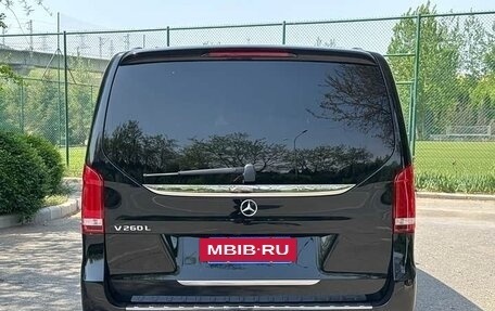 Mercedes-Benz V-Класс, 2023 год, 5 690 000 рублей, 6 фотография