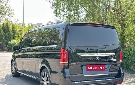 Mercedes-Benz V-Класс, 2023 год, 5 690 000 рублей, 5 фотография
