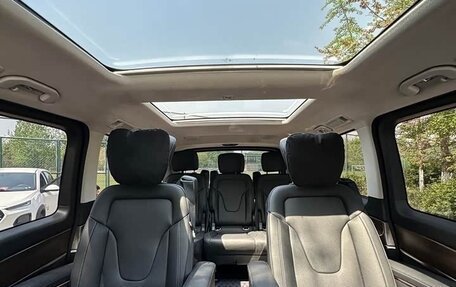 Mercedes-Benz V-Класс, 2023 год, 5 690 000 рублей, 21 фотография