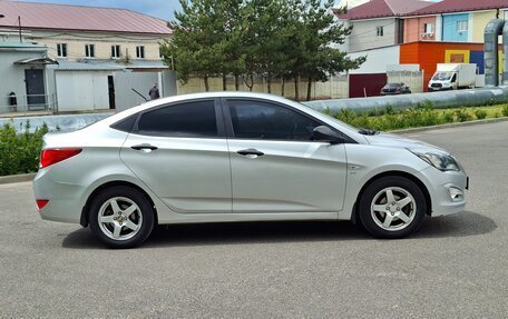 Hyundai Solaris II рестайлинг, 2015 год, 1 100 000 рублей, 5 фотография