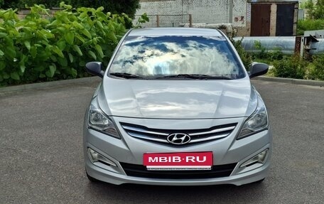 Hyundai Solaris II рестайлинг, 2015 год, 1 100 000 рублей, 3 фотография