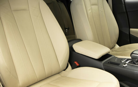 Audi A4, 2017 год, 2 375 000 рублей, 31 фотография