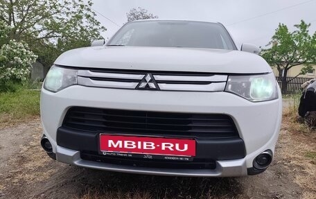 Mitsubishi Outlander III рестайлинг 3, 2014 год, 1 250 000 рублей, 1 фотография