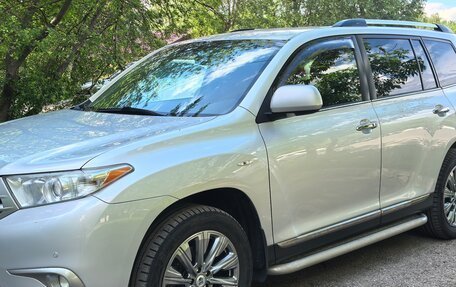 Toyota Highlander III, 2013 год, 2 150 000 рублей, 2 фотография