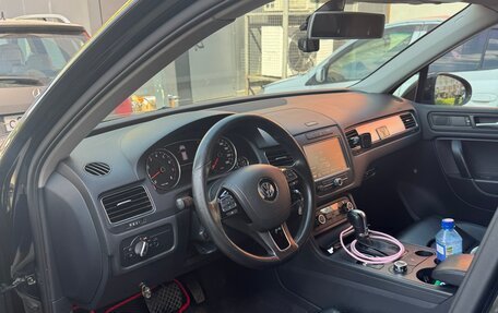 Volkswagen Touareg III, 2011 год, 2 100 000 рублей, 2 фотография
