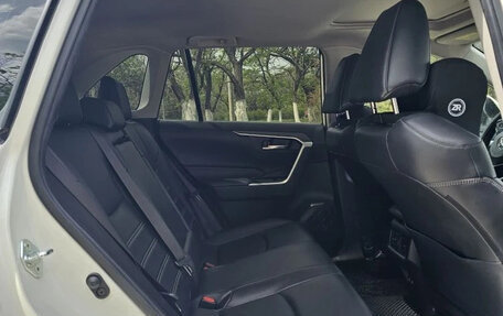 Toyota RAV4, 2019 год, 3 500 000 рублей, 6 фотография