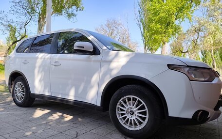 Mitsubishi Outlander III рестайлинг 3, 2014 год, 1 250 000 рублей, 4 фотография