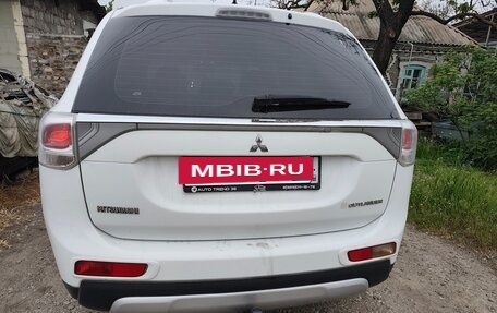 Mitsubishi Outlander III рестайлинг 3, 2014 год, 1 250 000 рублей, 2 фотография