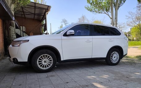 Mitsubishi Outlander III рестайлинг 3, 2014 год, 1 250 000 рублей, 7 фотография