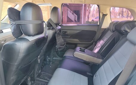 Mitsubishi Outlander III рестайлинг 3, 2014 год, 1 250 000 рублей, 10 фотография