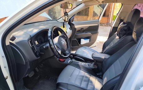 Mitsubishi Outlander III рестайлинг 3, 2014 год, 1 250 000 рублей, 9 фотография