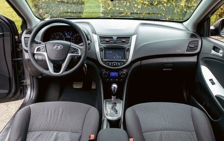 Hyundai Solaris II рестайлинг, 2012 год, 855 000 рублей, 16 фотография